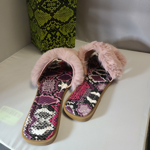 Pink faux fur sandals slip ons - Picture 8 of 10